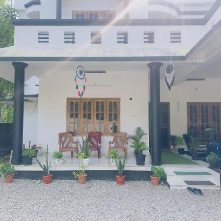 Anugraha Lotus Homestay Варкала Экстерьер фото